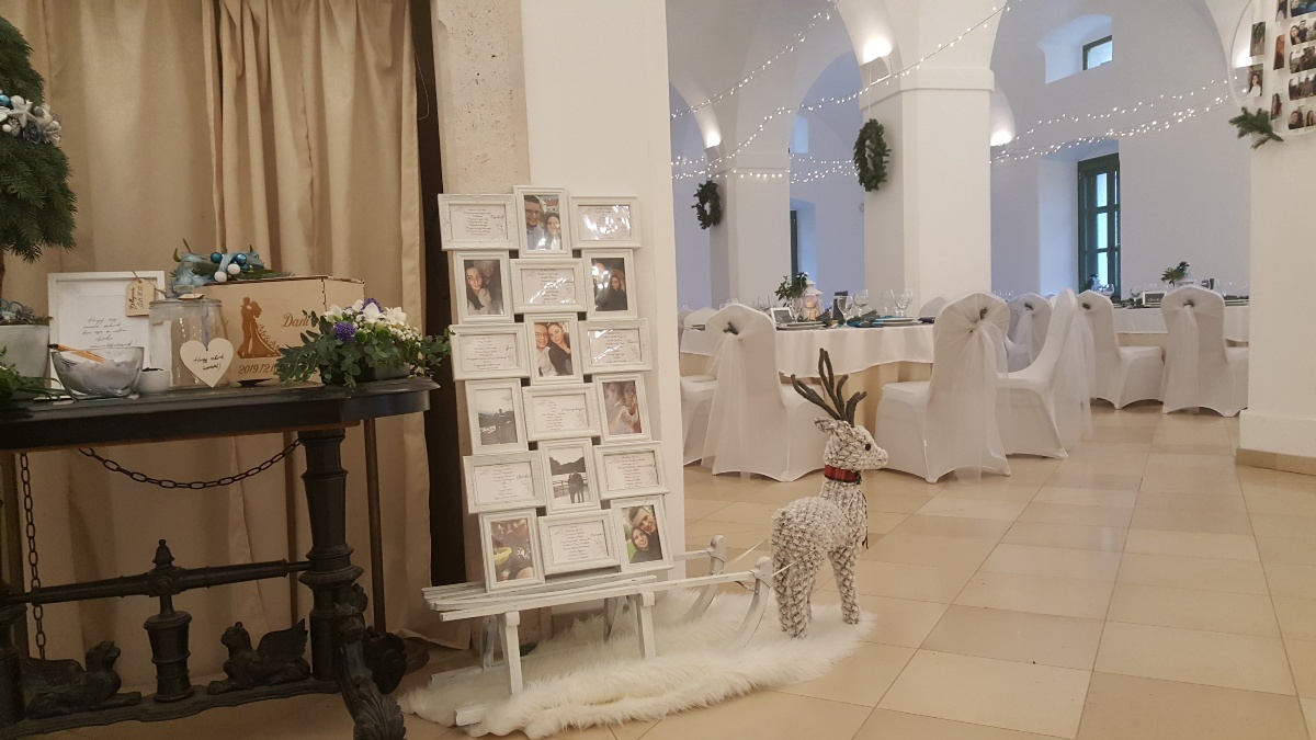 Téli esküvő a Balogh–Esterházy-kastélyban - esküvői dekoráció